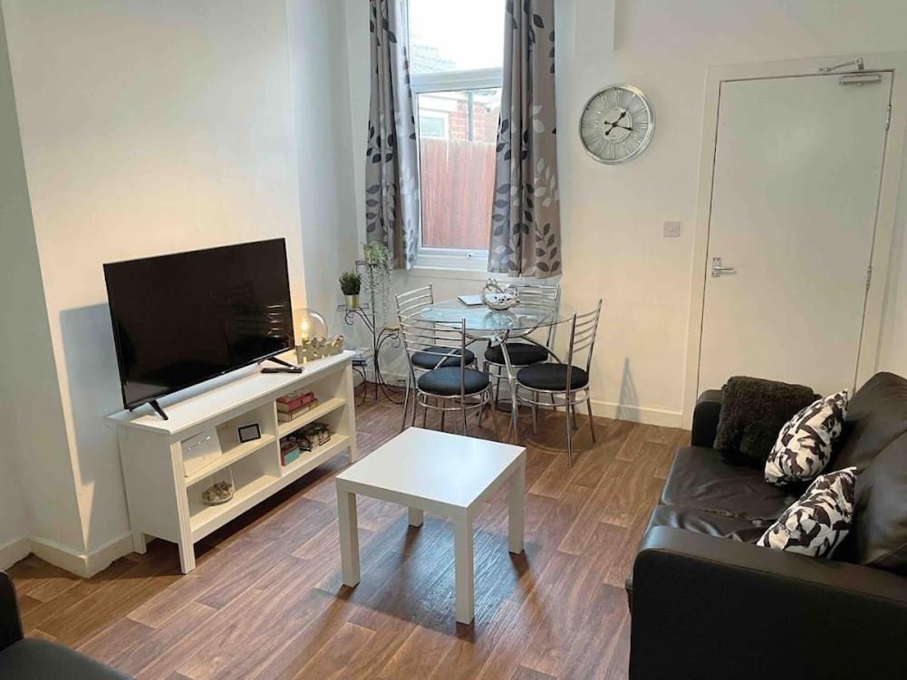 Homely 3 Bed Town House In Coventry City Centre Exterior foto